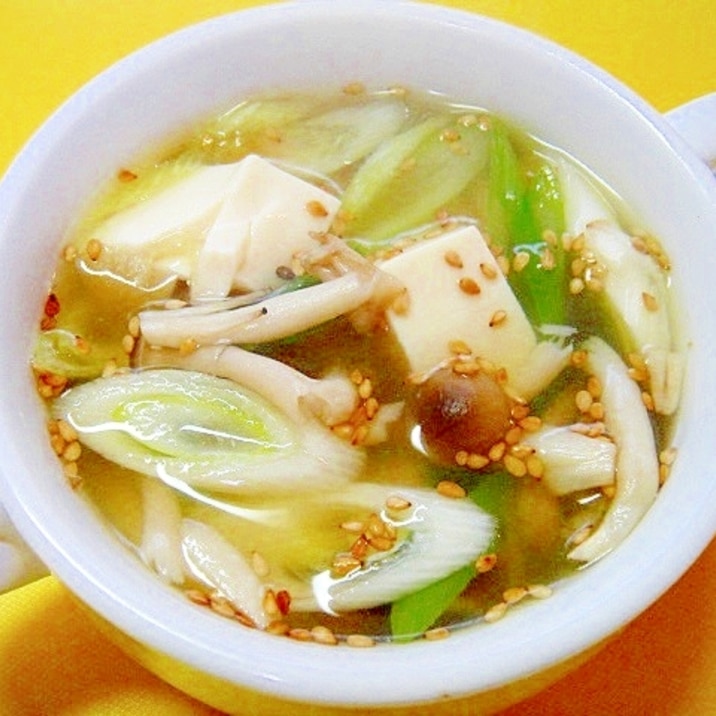 豆腐としめじ長ネギの中華スープ